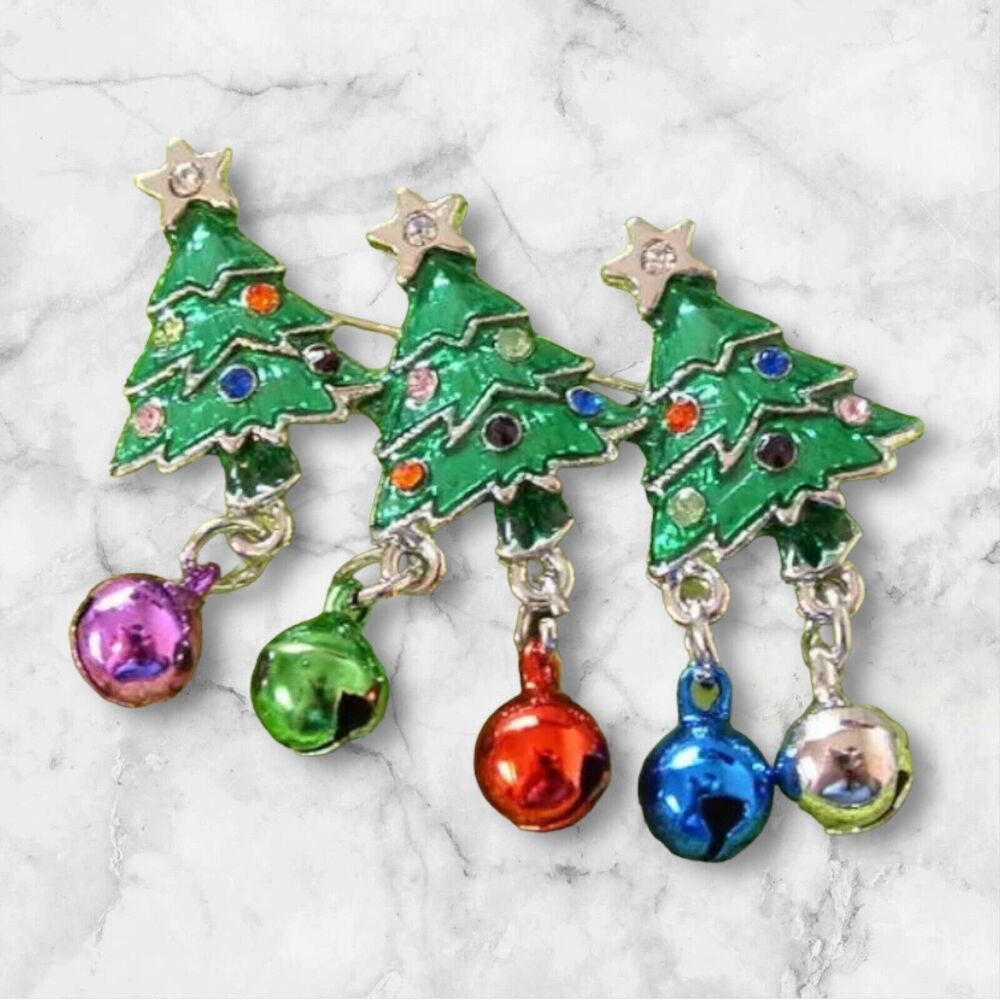 New Silvertone Enamel & Crystal 3 Christmas Trees & Jingle Bells Xmas Pin Brooch